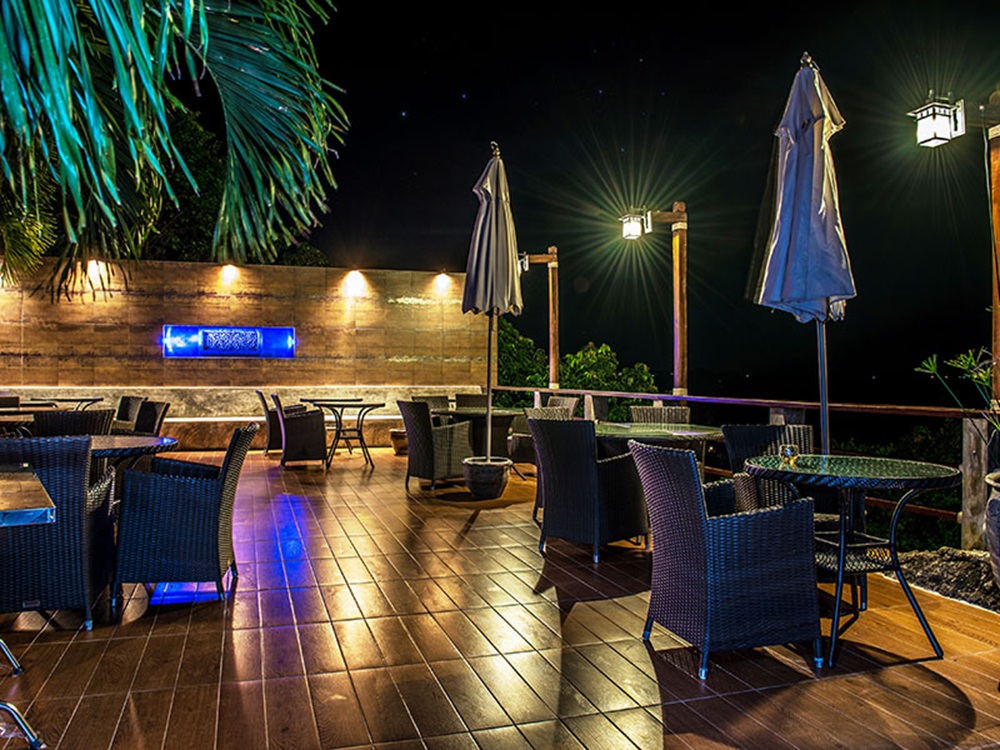 Dining at Sunsethill Resort
