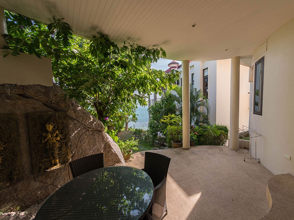 Rooms Terrace at Sunsethill Resort