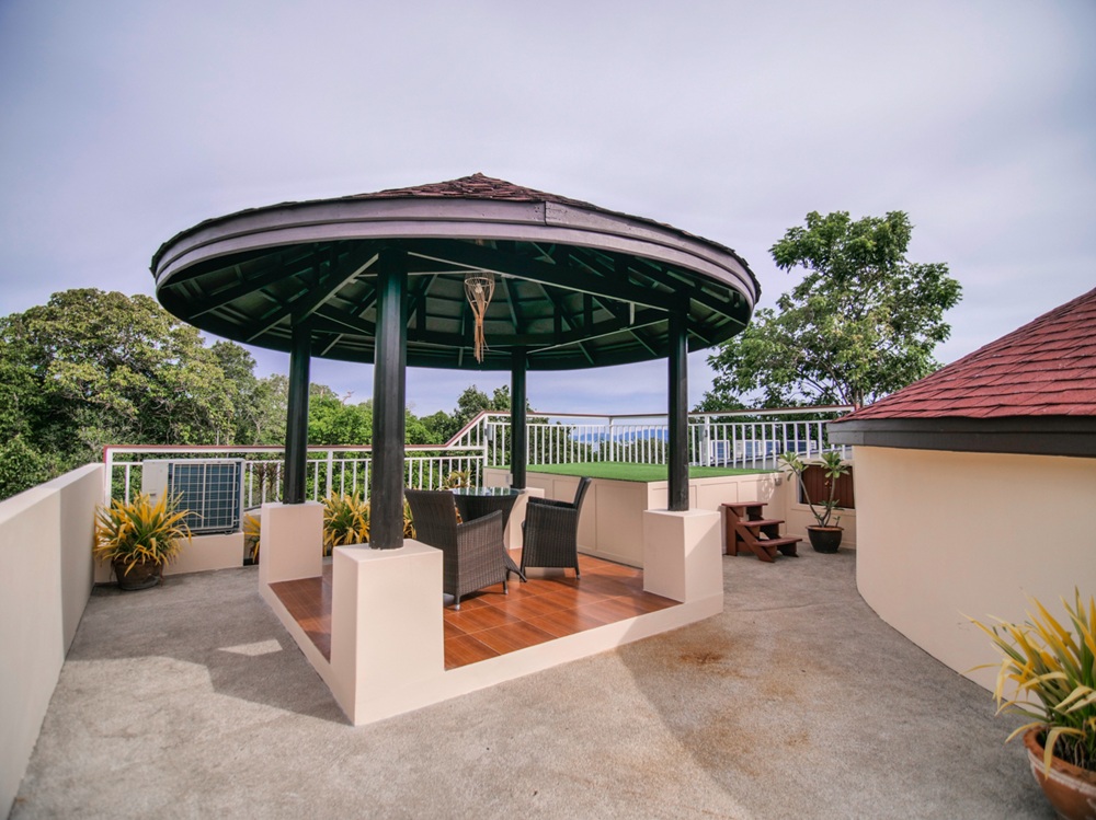 Rooms Terrace at Sunsethill Resort