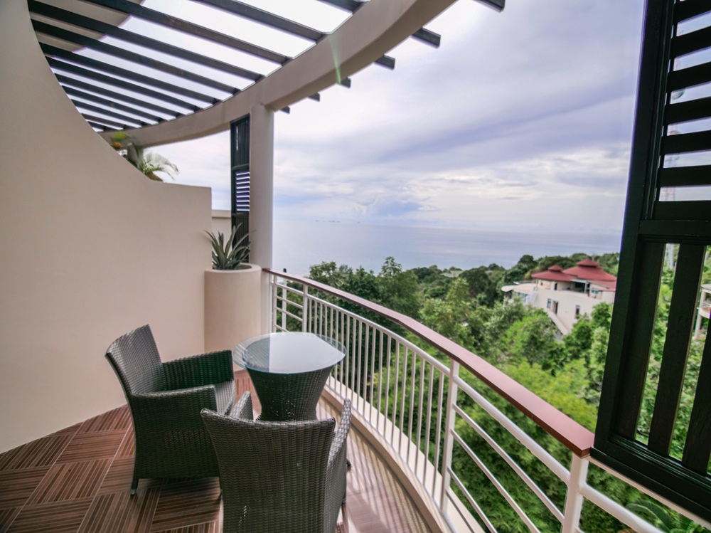 Rooms Balcony at Sunsethill Resort